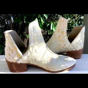 Coconuts by Matisse White hair with gold accents